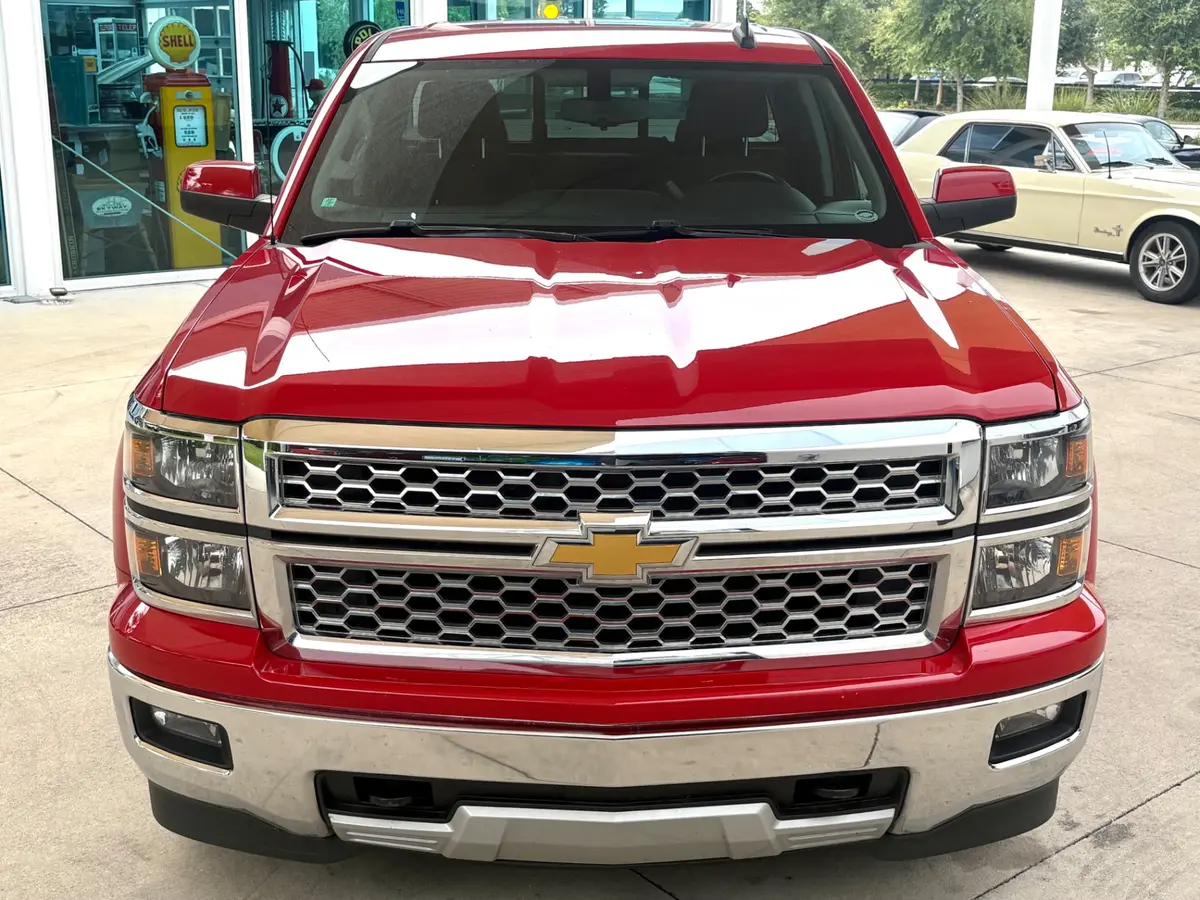 Vehicle photo 3