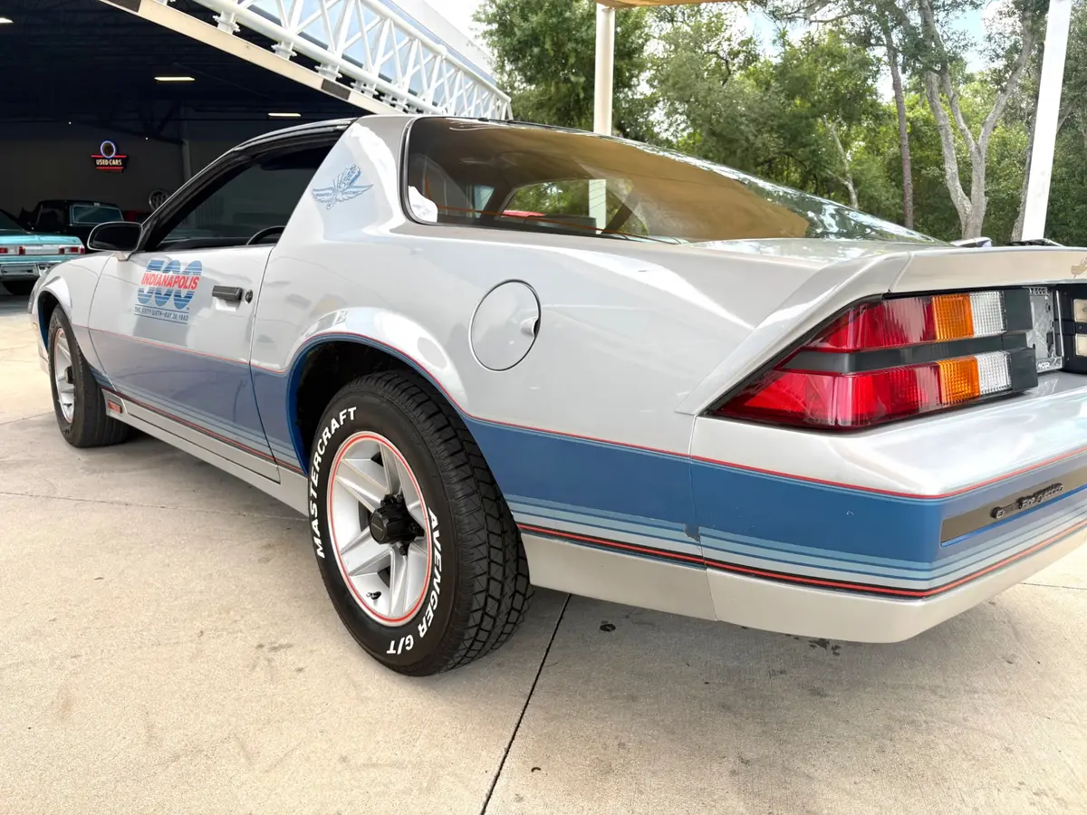 Vehicle photo 15