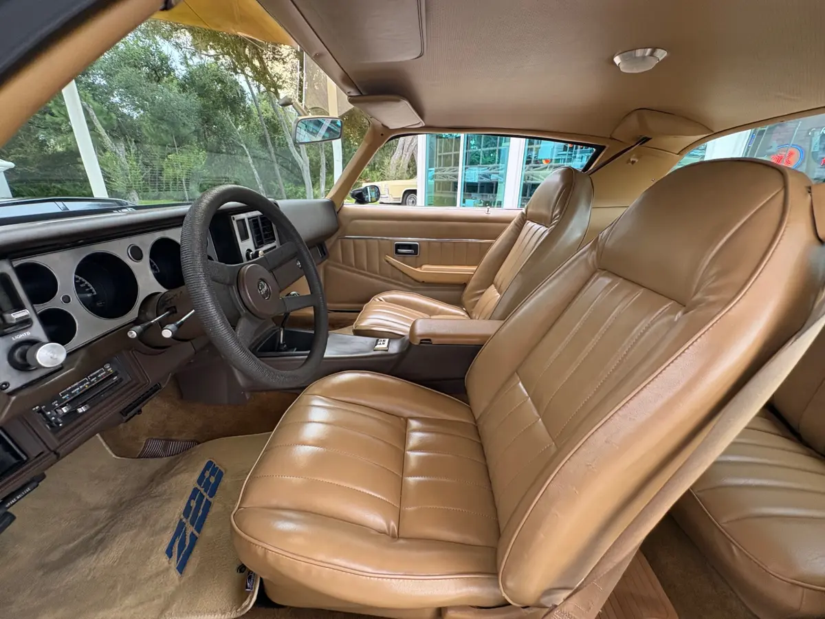 Vehicle photo 34
