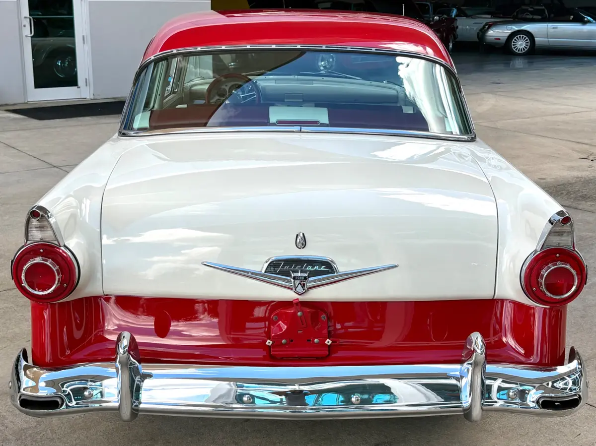 Vehicle photo 8