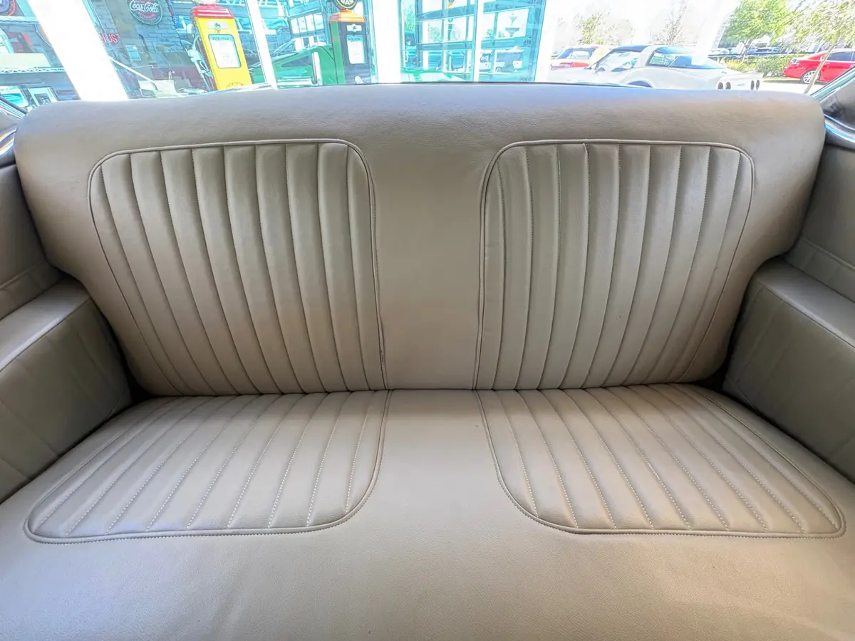 Vehicle photo 33