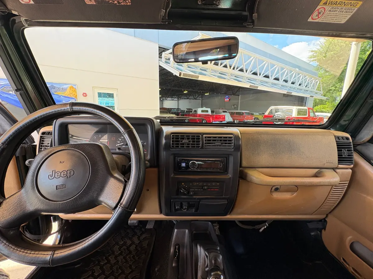 Vehicle photo 36