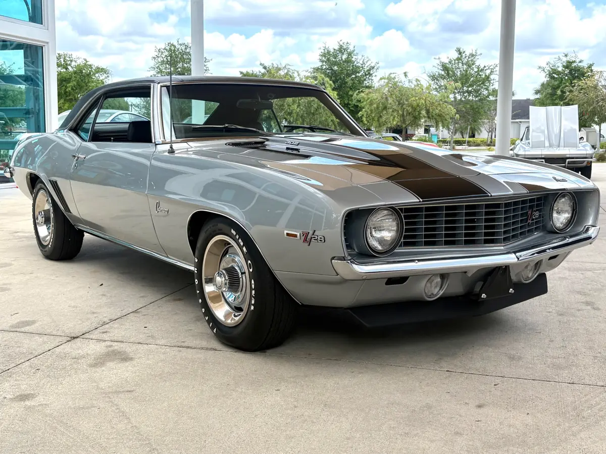 Vehicle photo 4