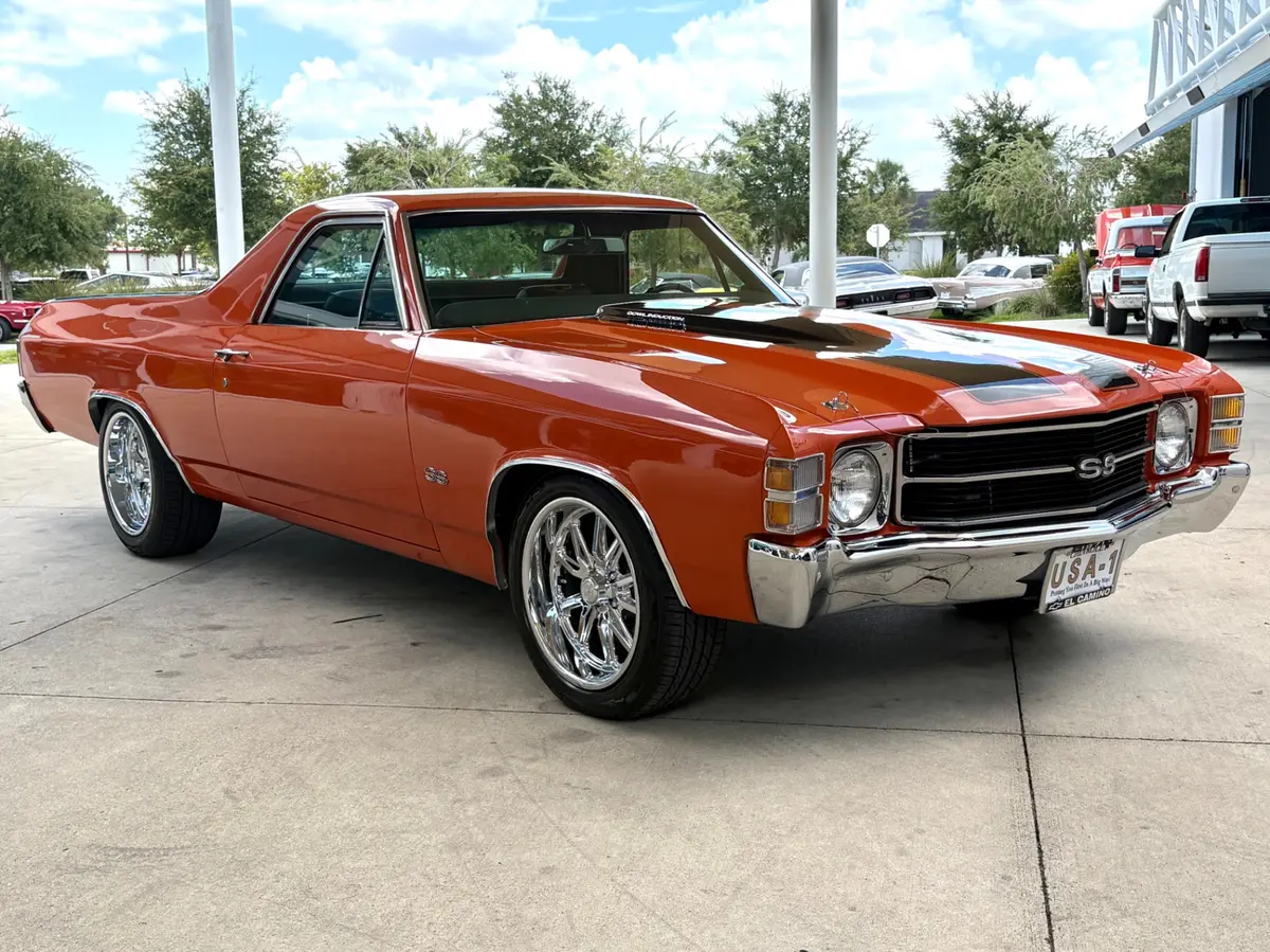 Vehicle photo 4