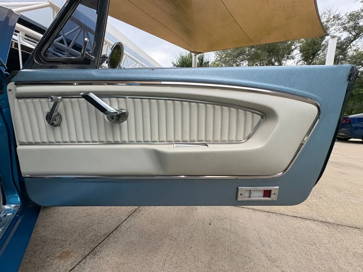 Vehicle photo 38