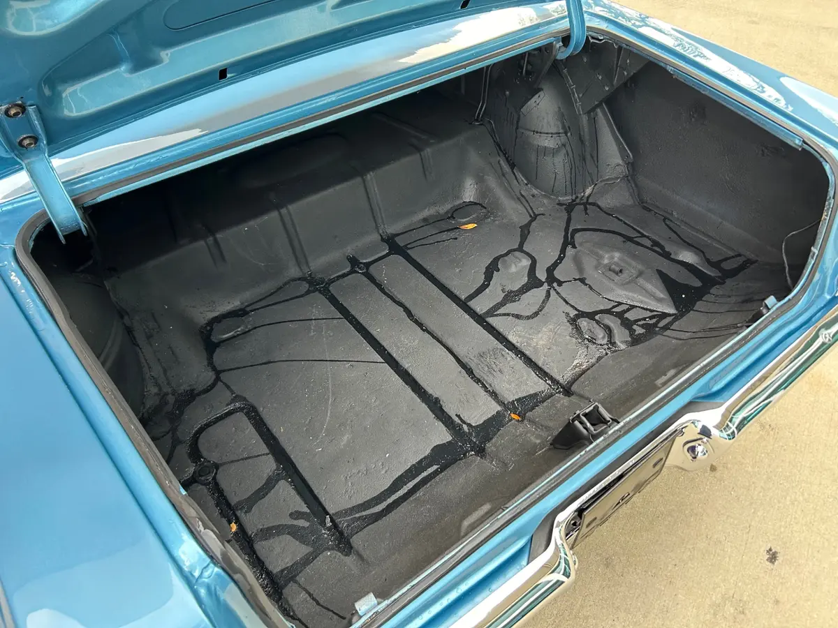 Vehicle photo 13