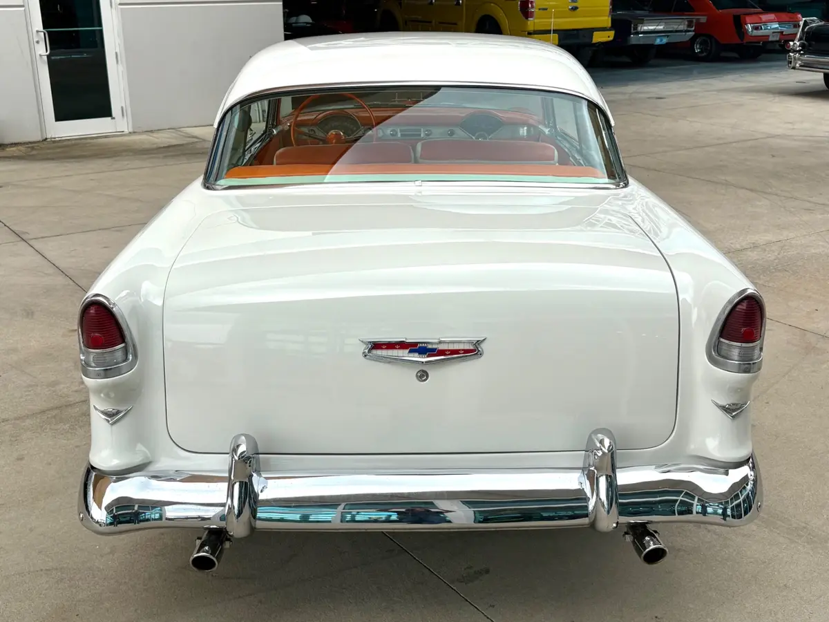 Vehicle photo 8