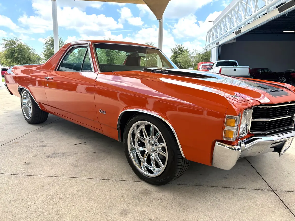 Vehicle photo 19