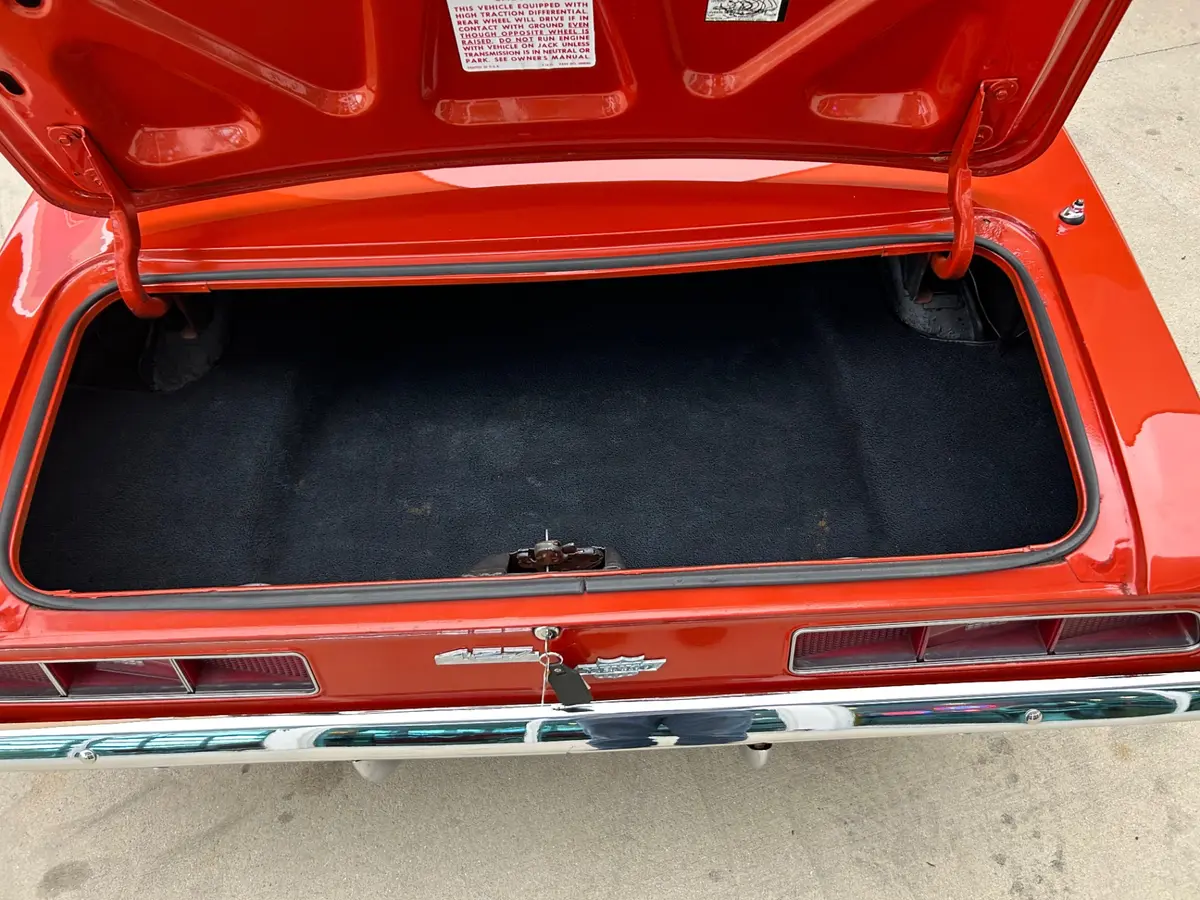 Vehicle photo 8