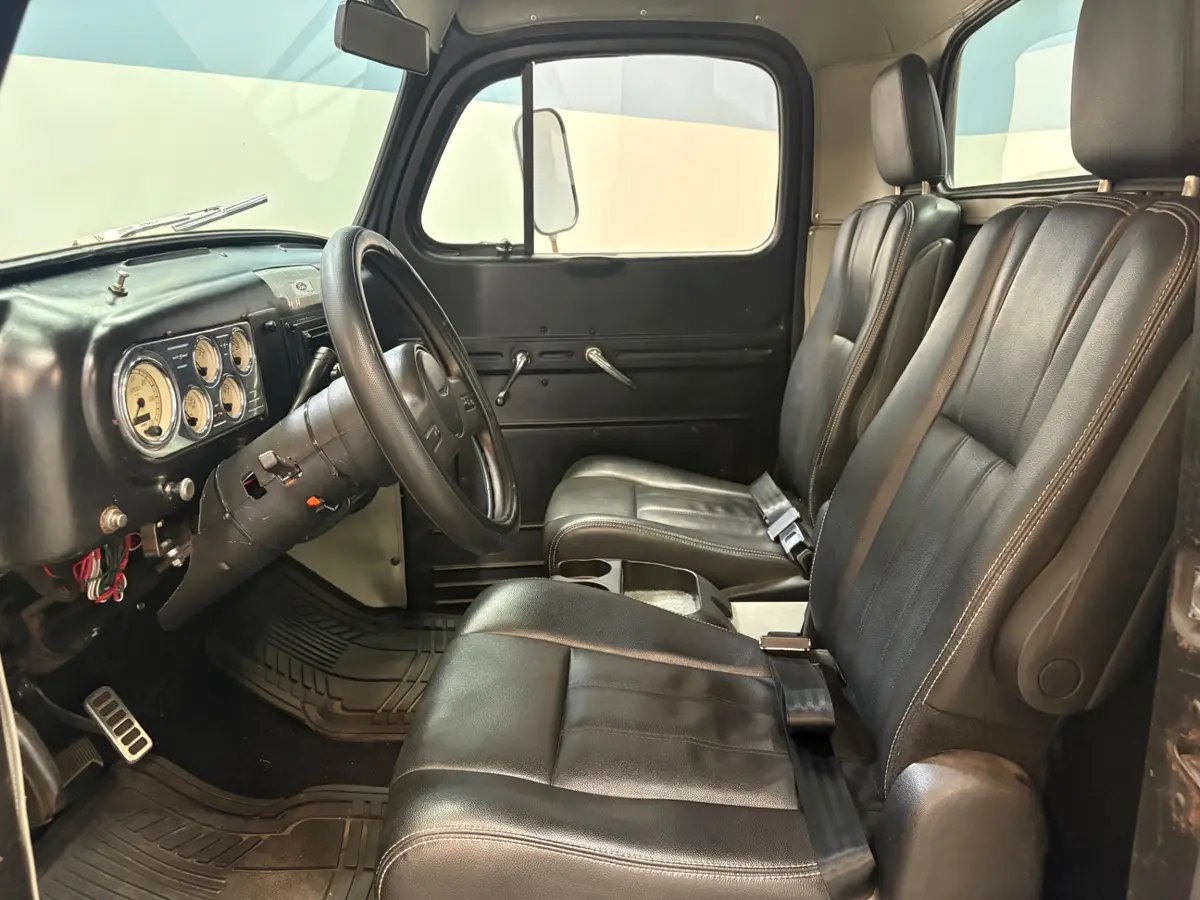 Vehicle photo 31