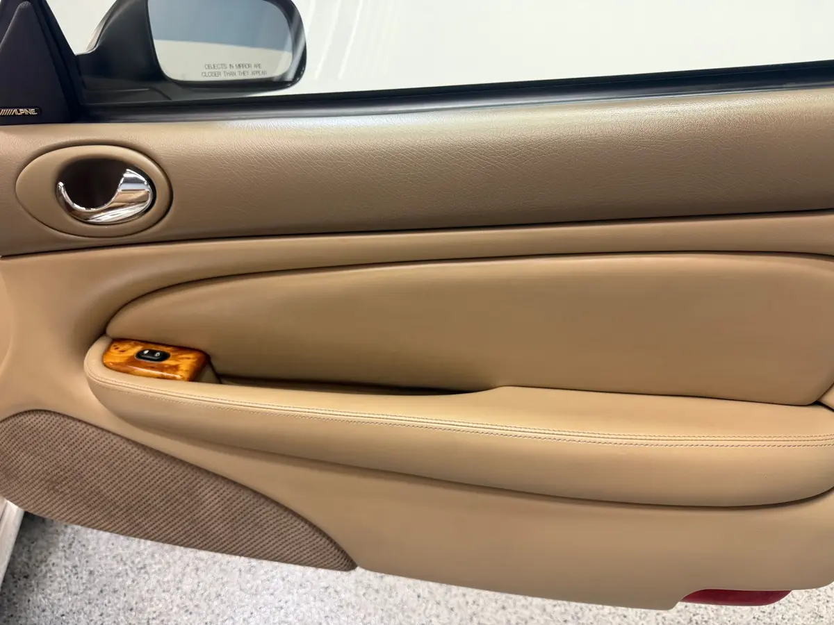 Vehicle photo 28