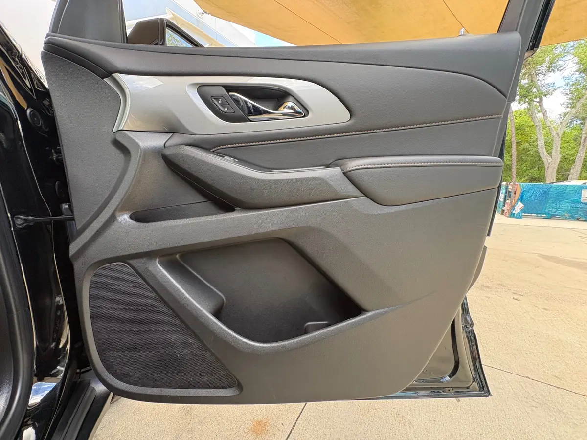 Vehicle photo 43