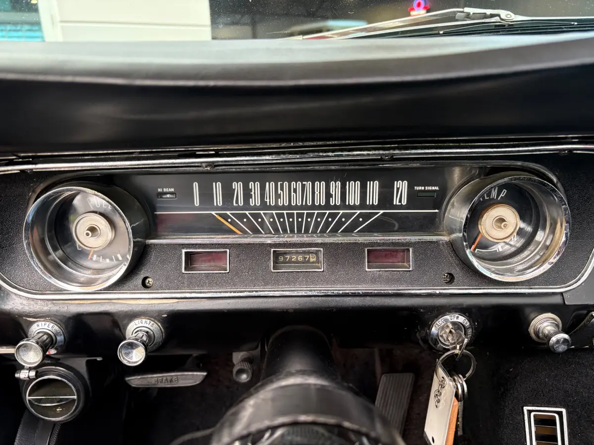 Vehicle photo 43