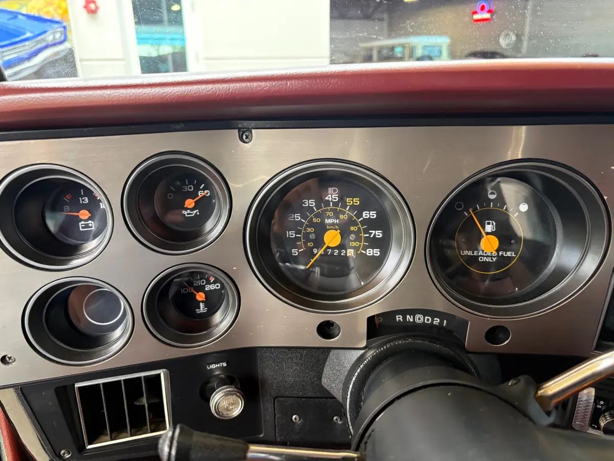 Vehicle photo 37