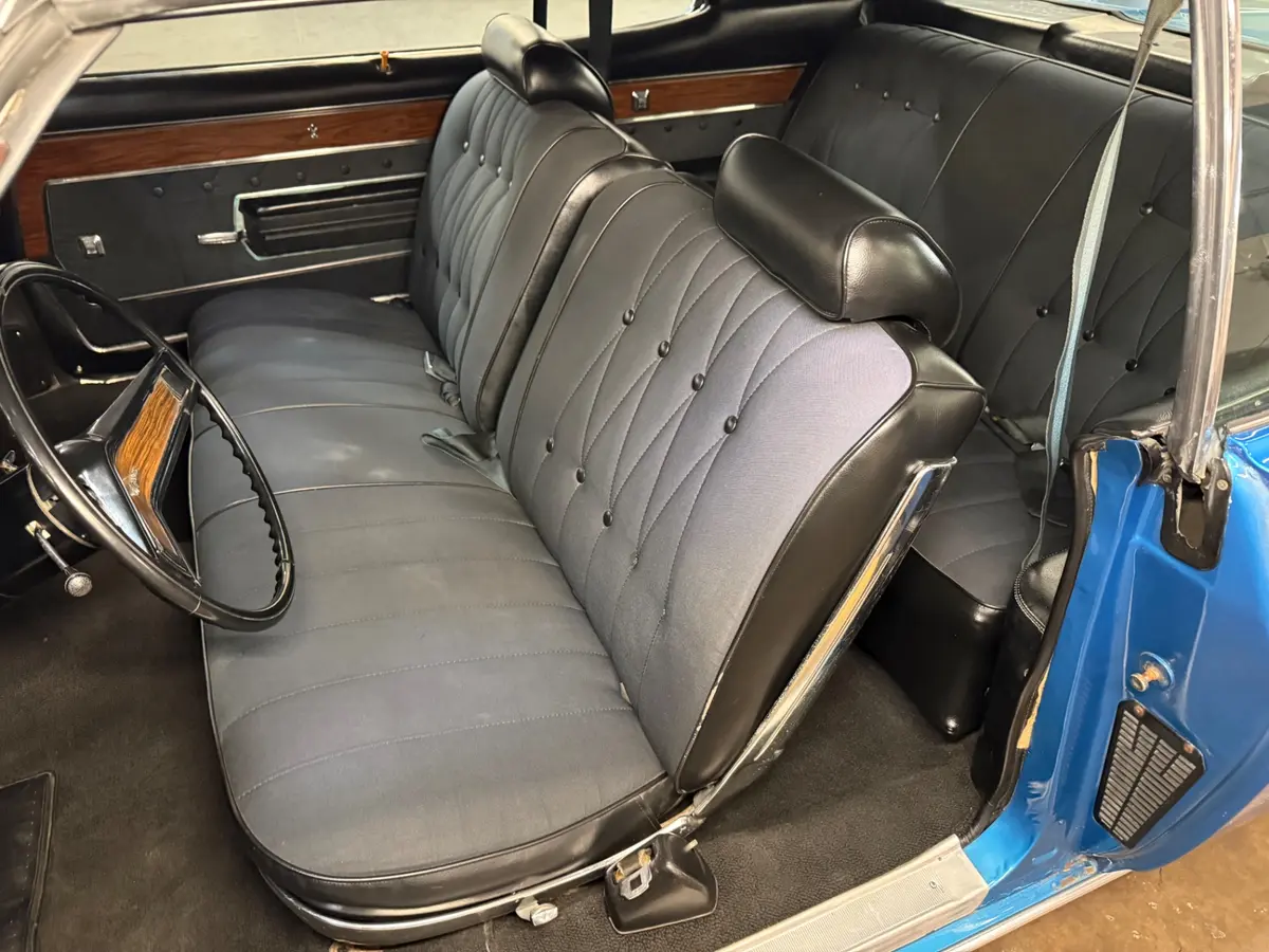 Vehicle photo 18