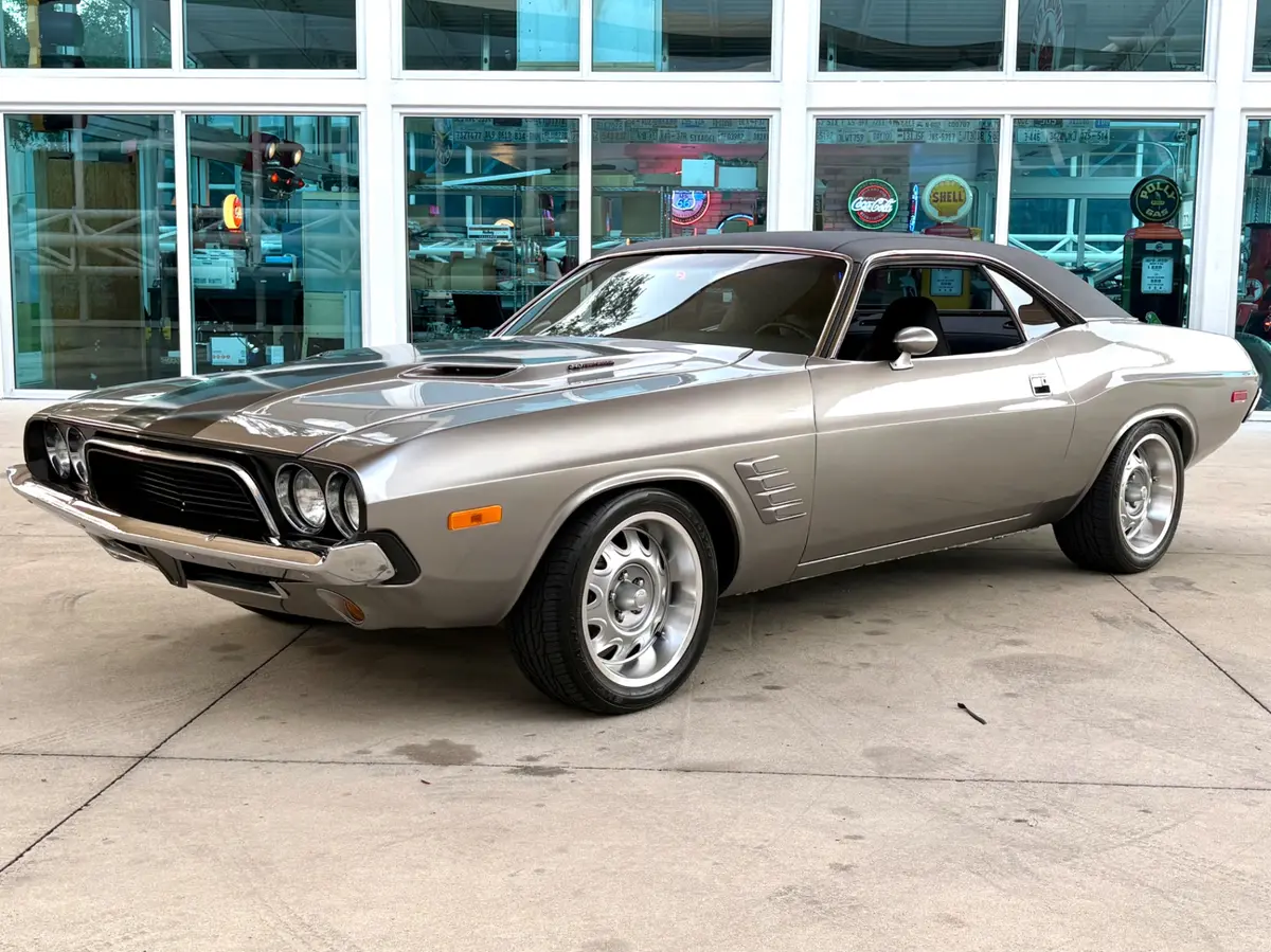 Vehicle photo 15