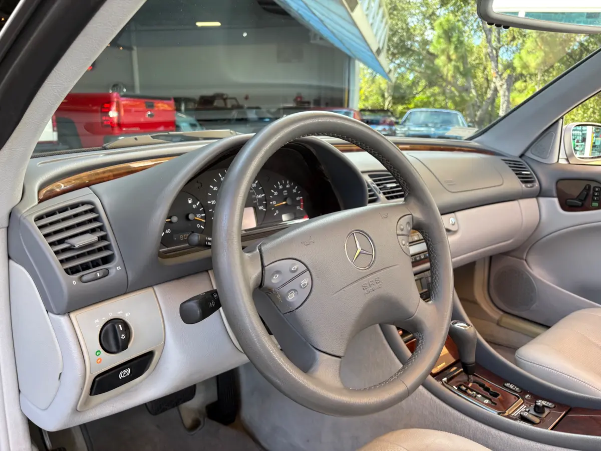 Vehicle photo 36