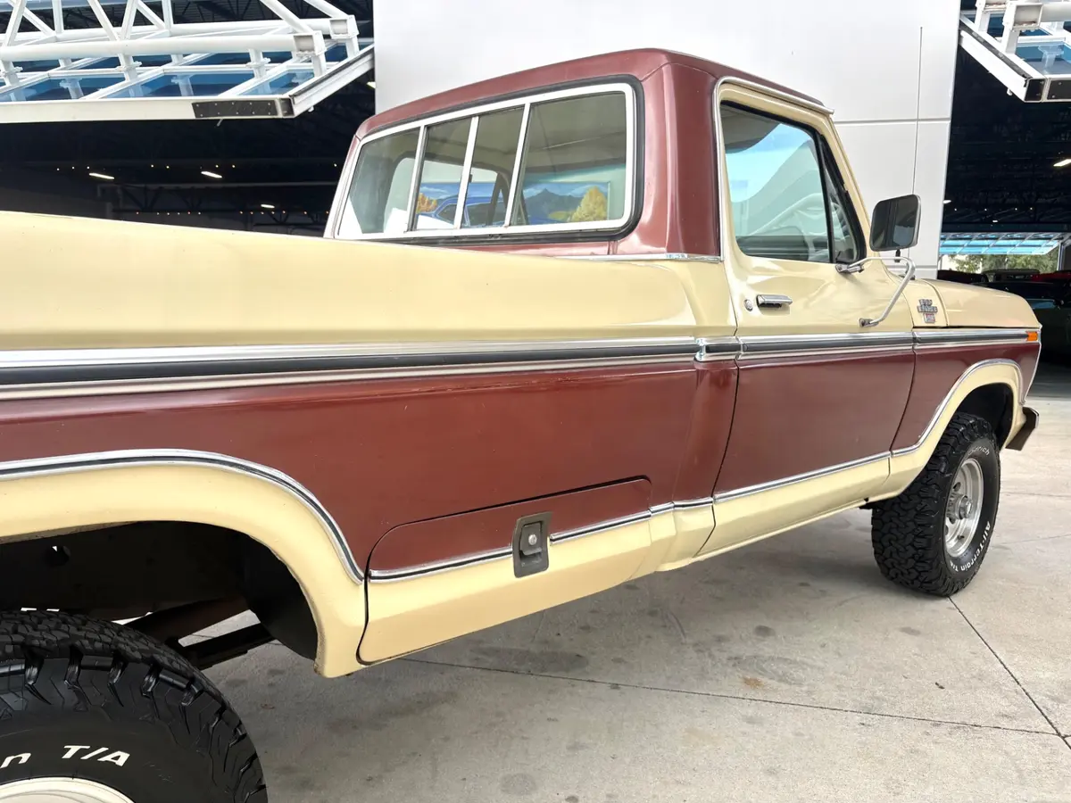 Vehicle photo 17
