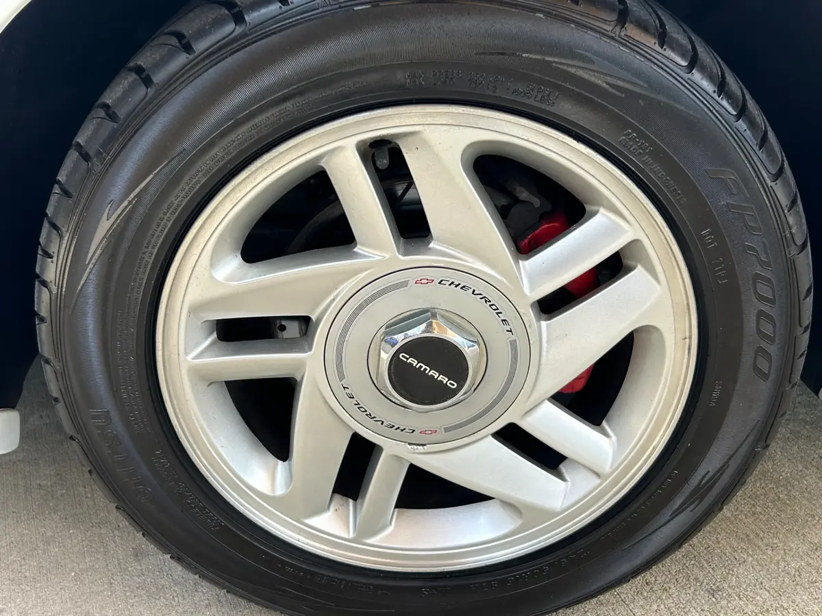 Vehicle photo 13