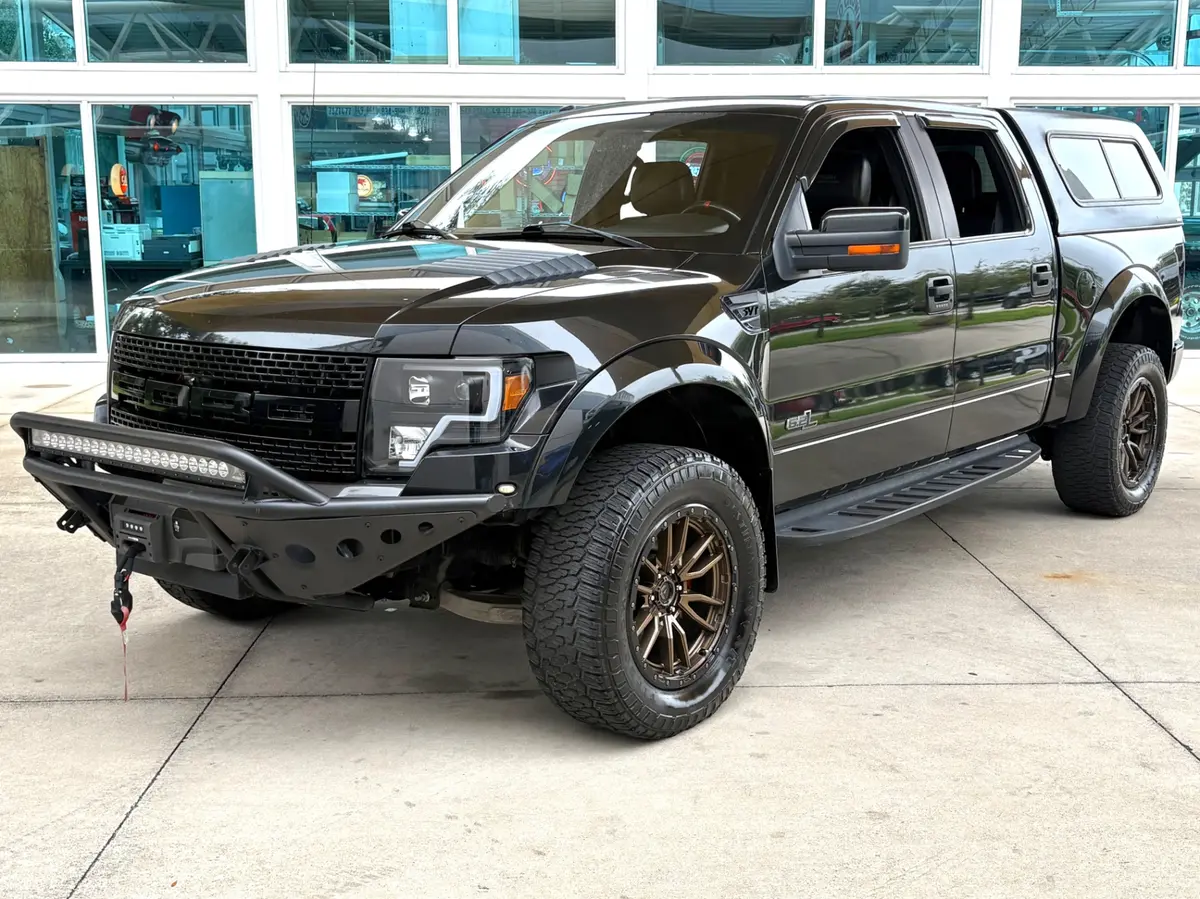 Vehicle photo 1
