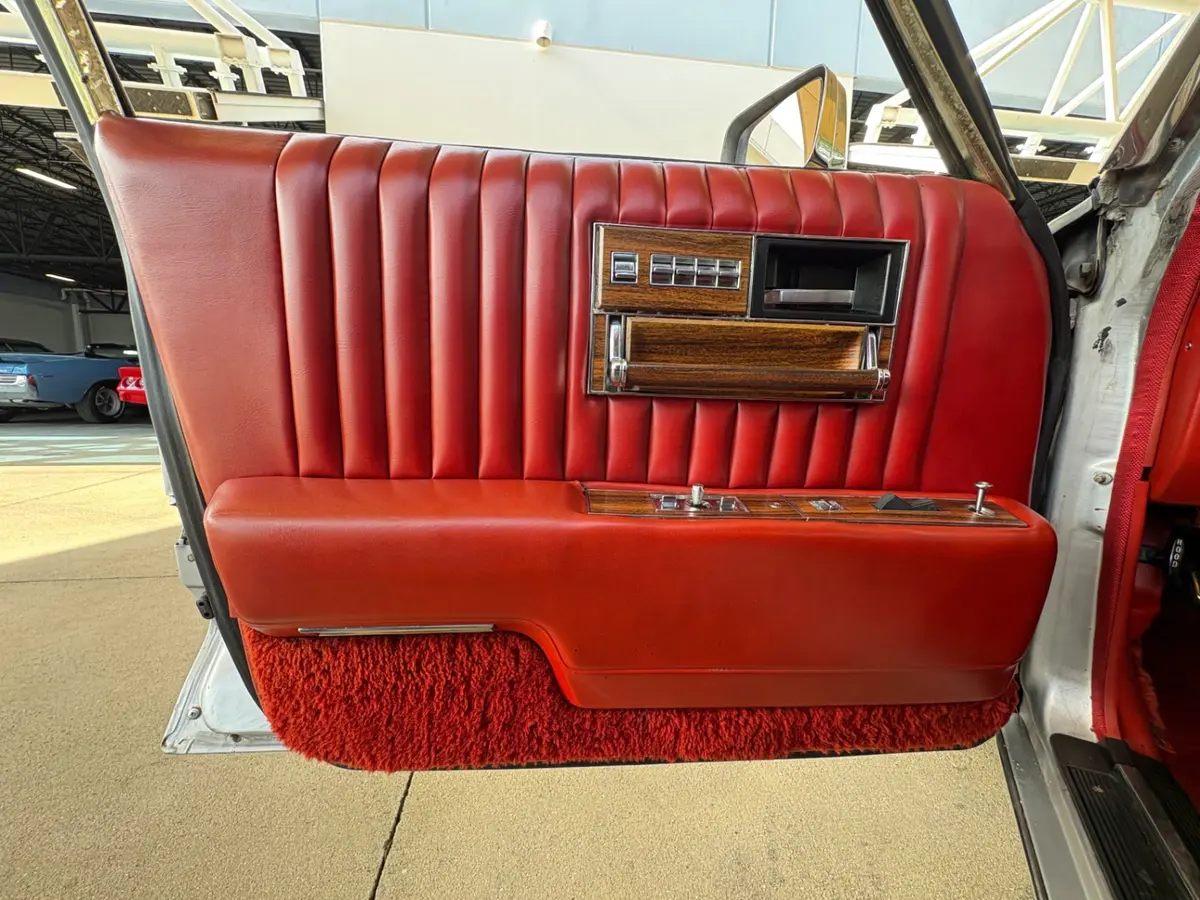 Vehicle photo 32