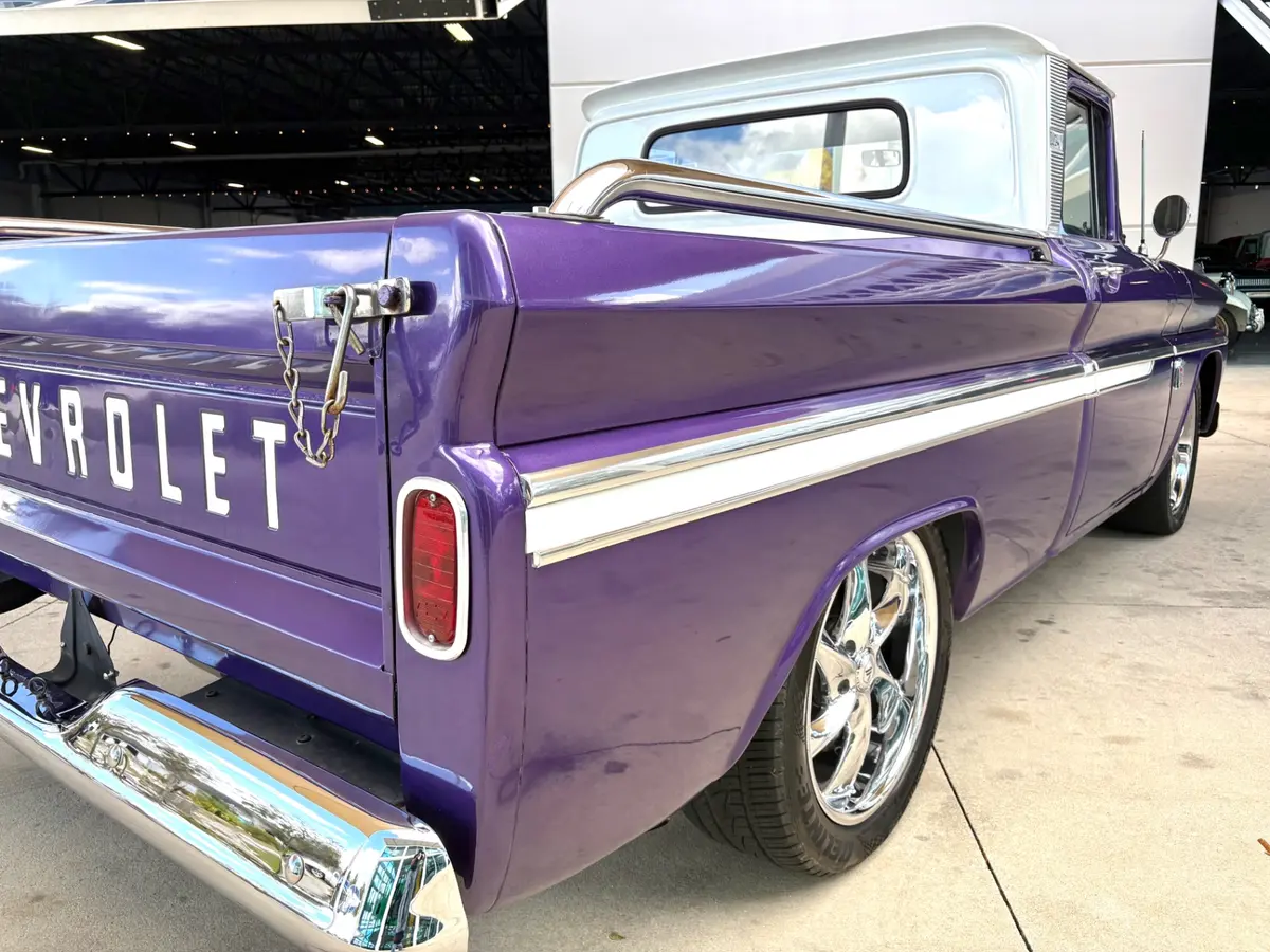 Vehicle photo 16