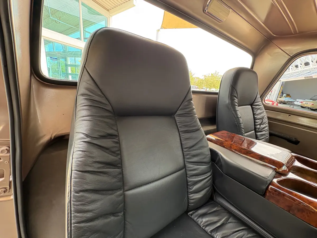 Vehicle photo 38