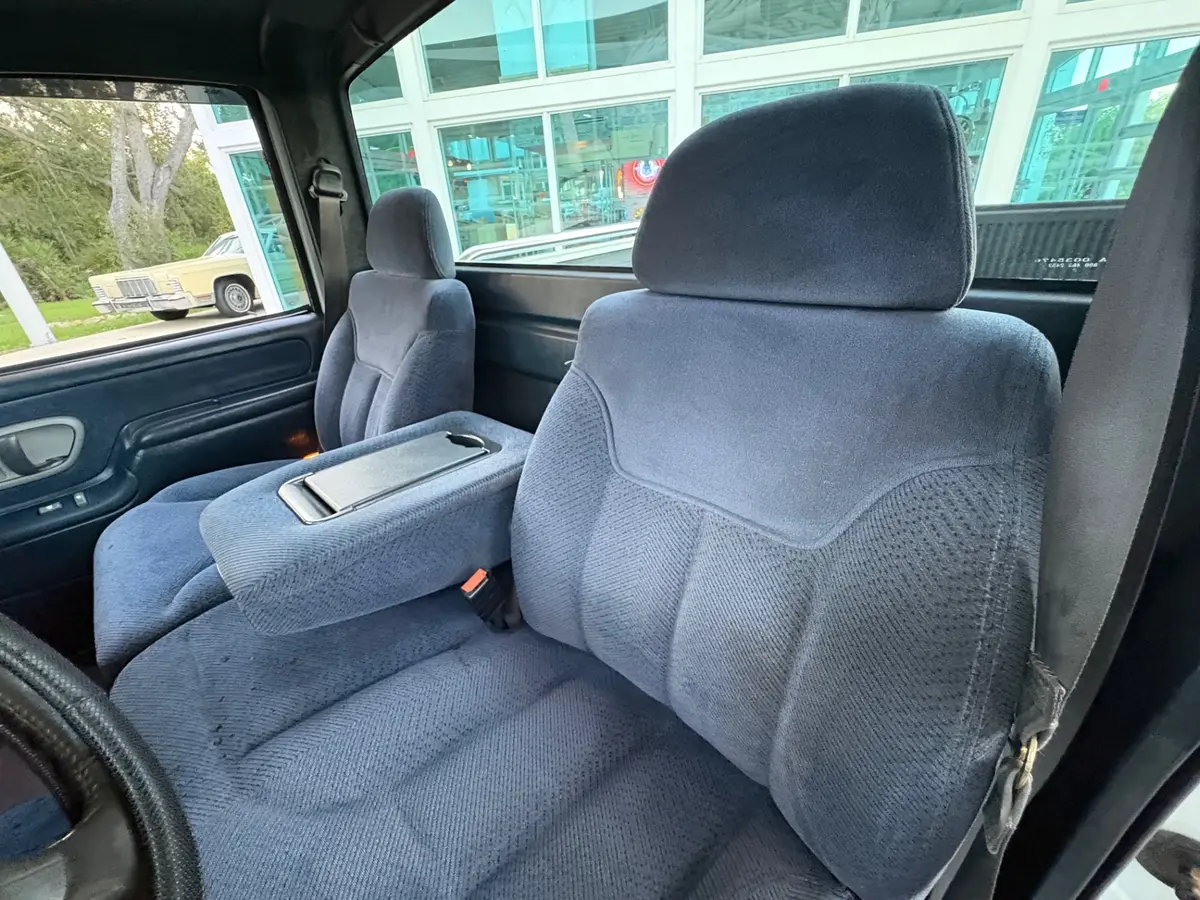Vehicle photo 34