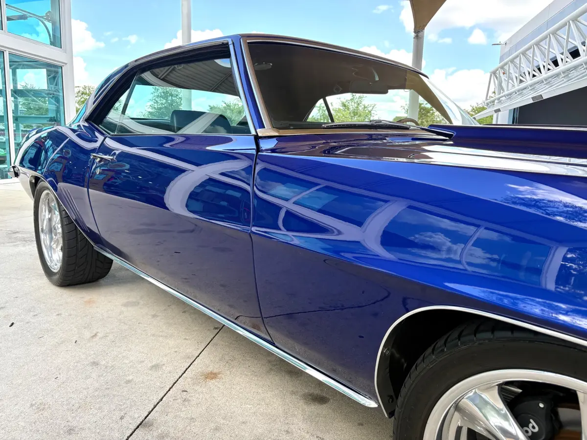 Vehicle photo 18