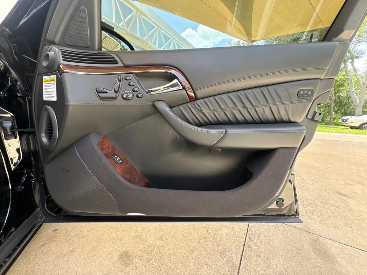 Vehicle photo 43