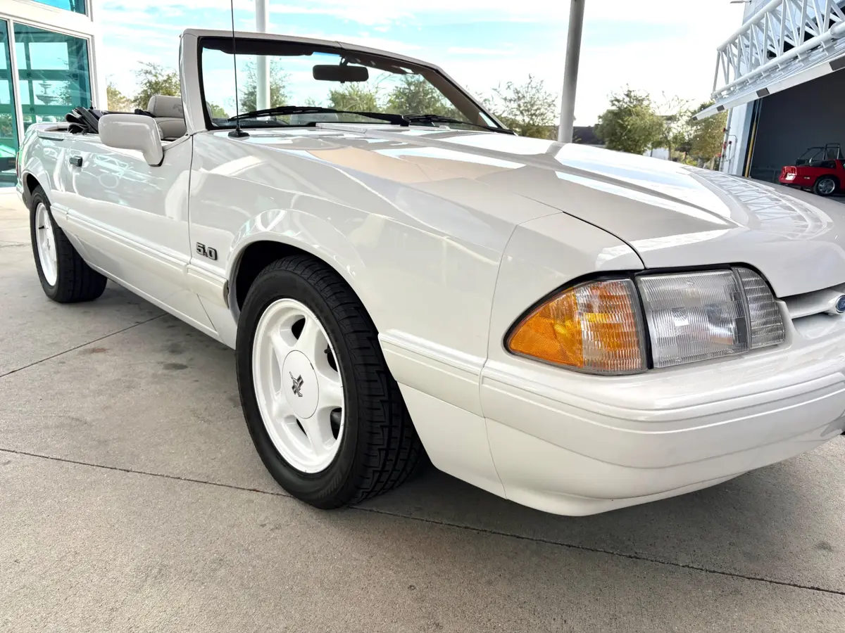 Vehicle photo 20