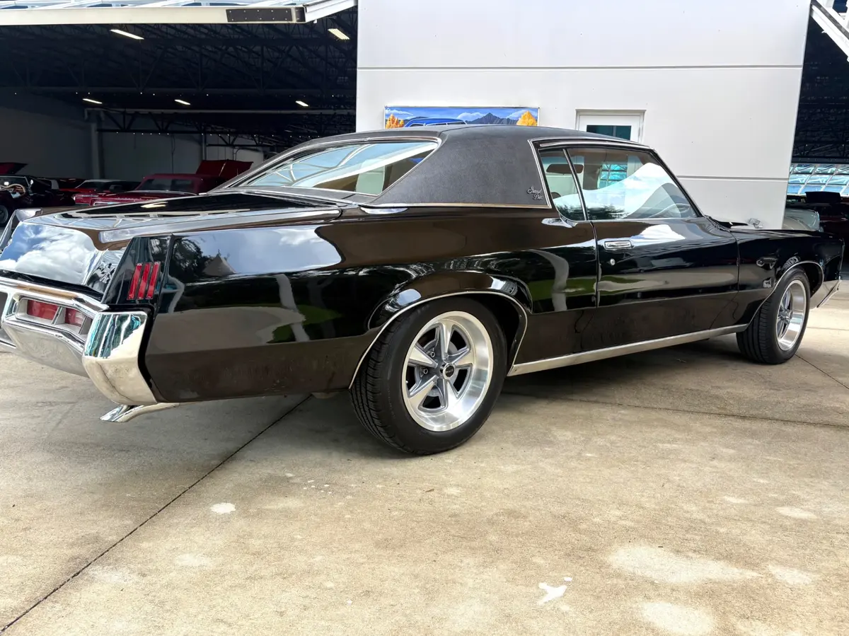 Vehicle photo 16