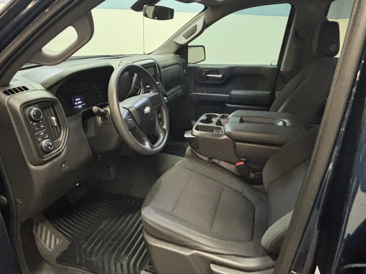 Vehicle photo 19