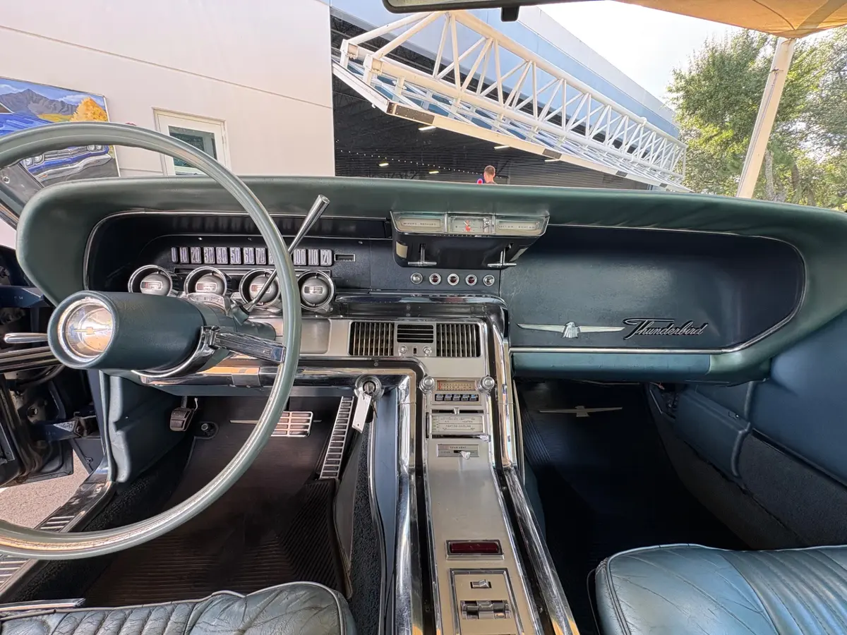 Vehicle photo 36
