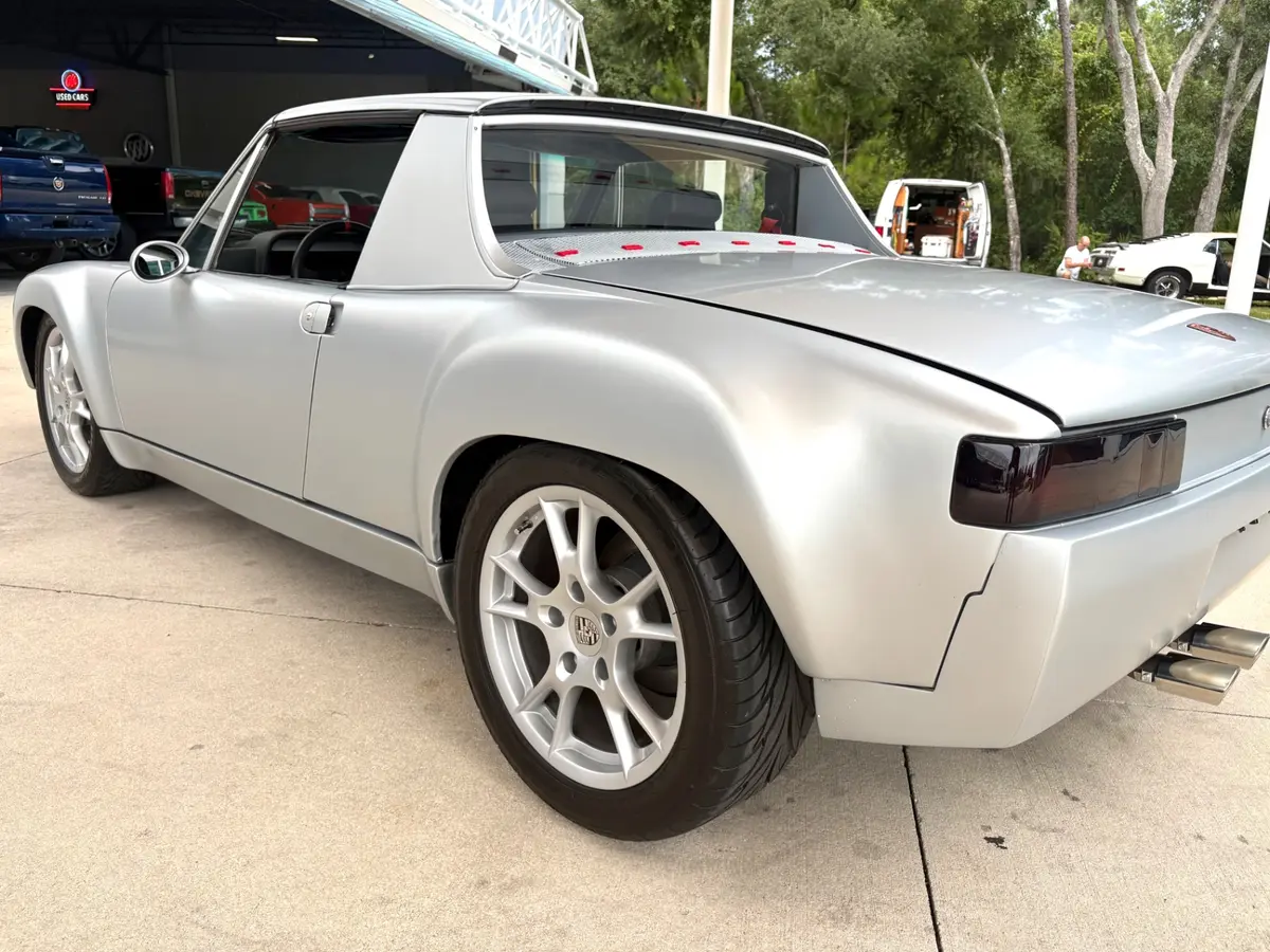 Vehicle photo 15