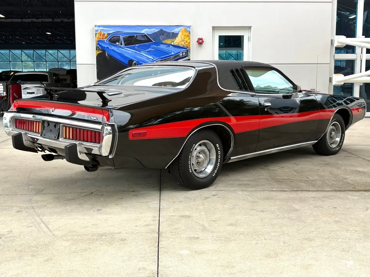 Vehicle photo 6