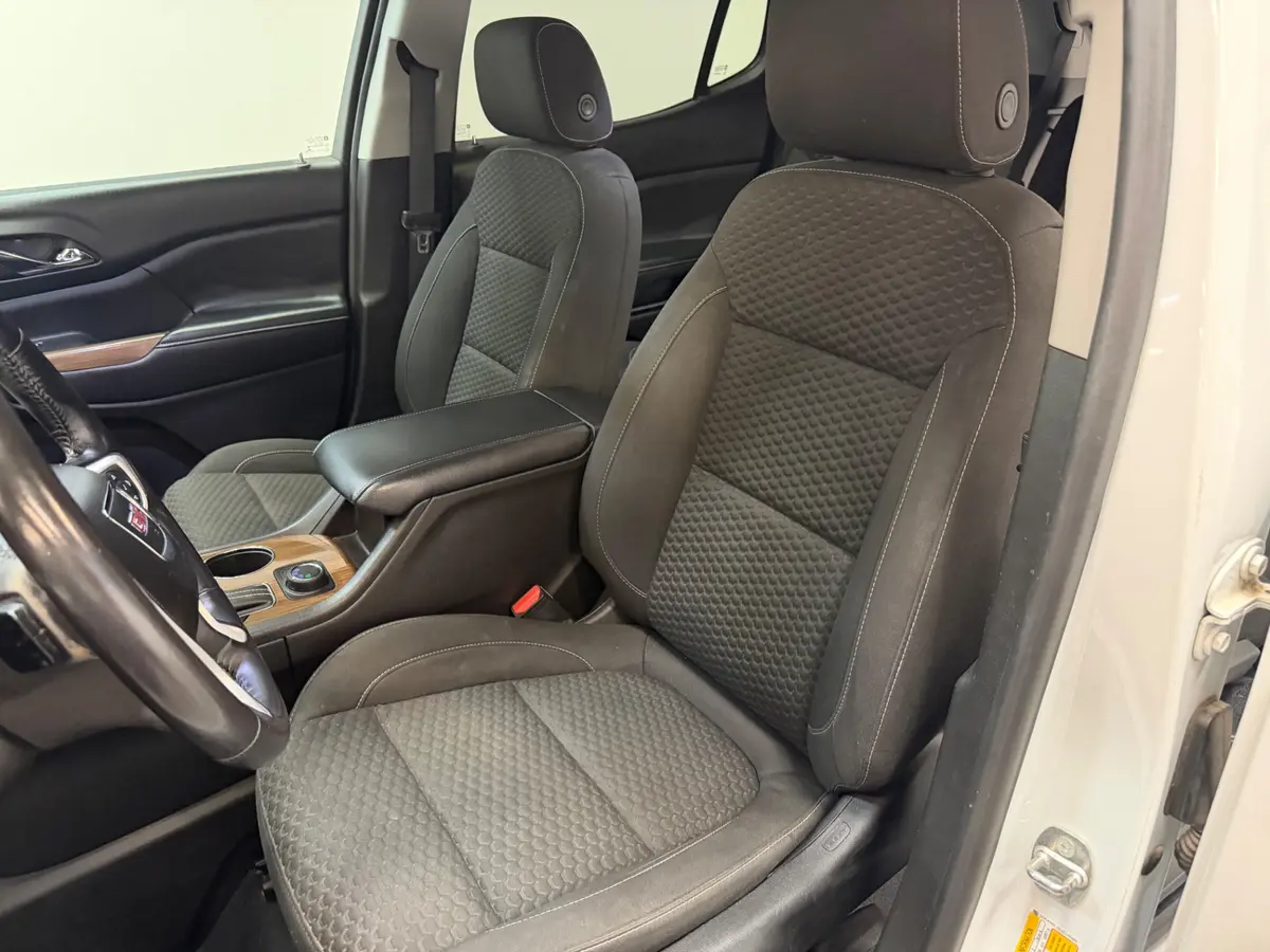 Vehicle photo 26
