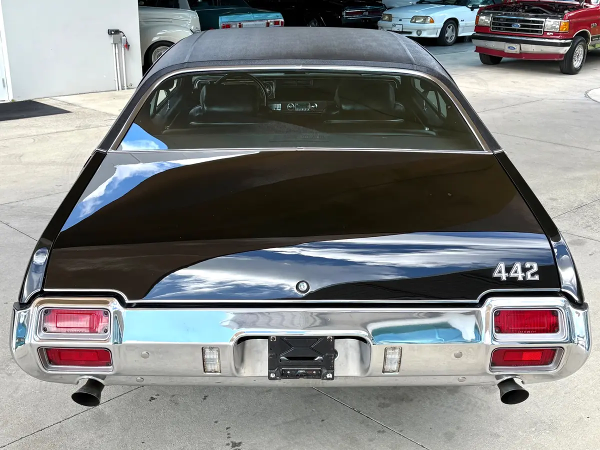 Vehicle photo 8