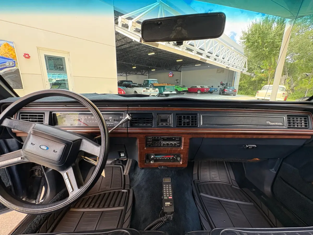 Vehicle photo 35