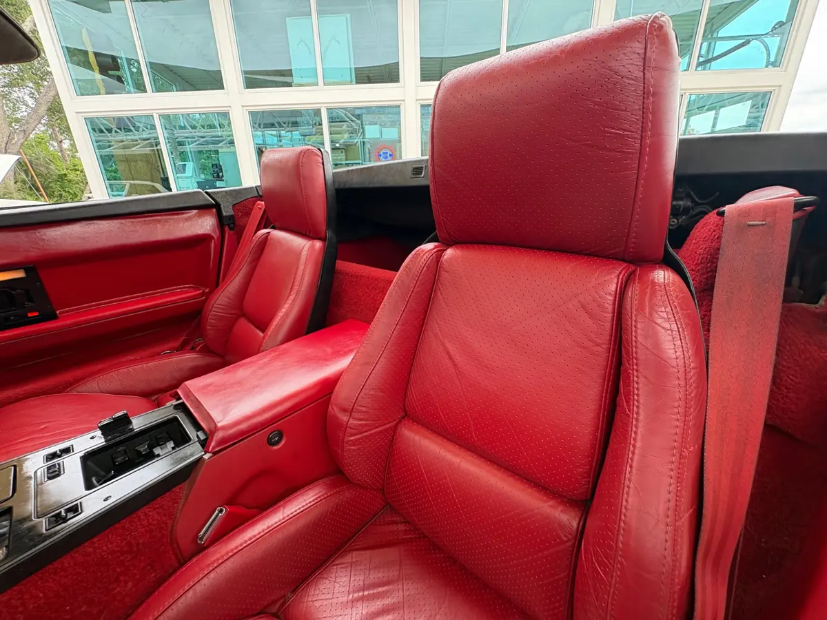 Vehicle photo 35