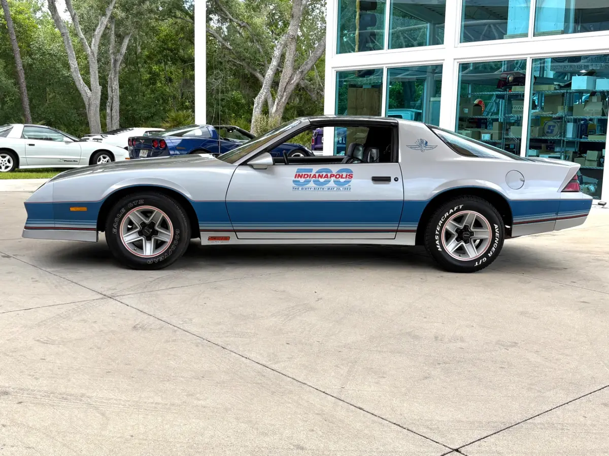 Vehicle photo 10