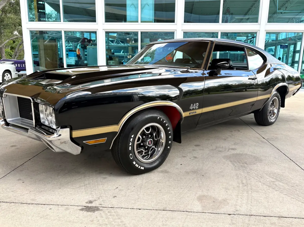 Vehicle photo 12