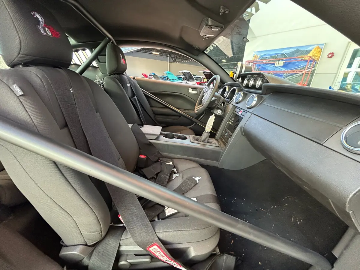Vehicle photo 28