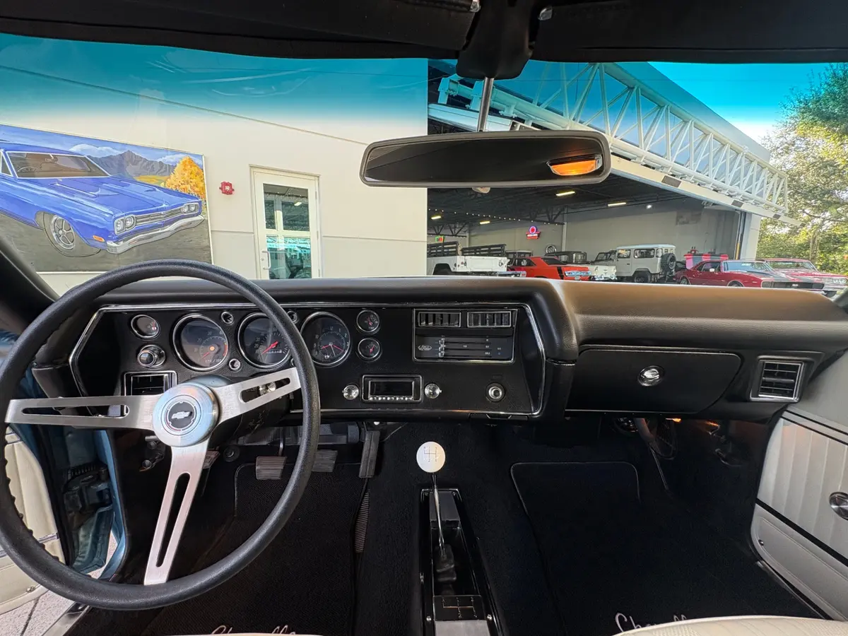 Vehicle photo 79