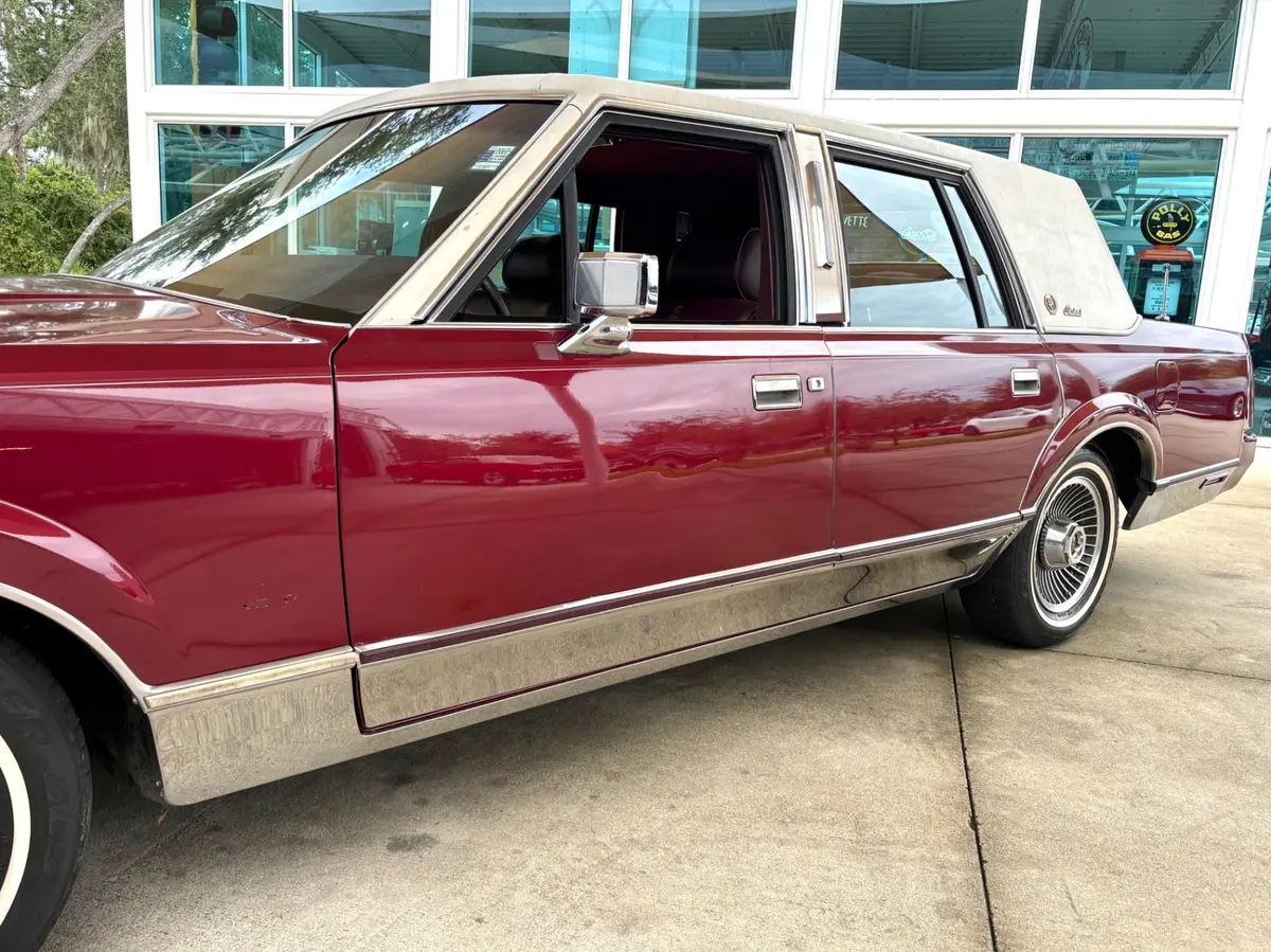 Vehicle photo 13