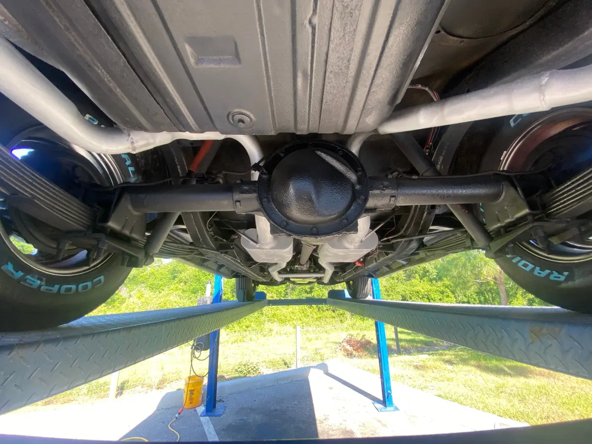 Vehicle photo 28