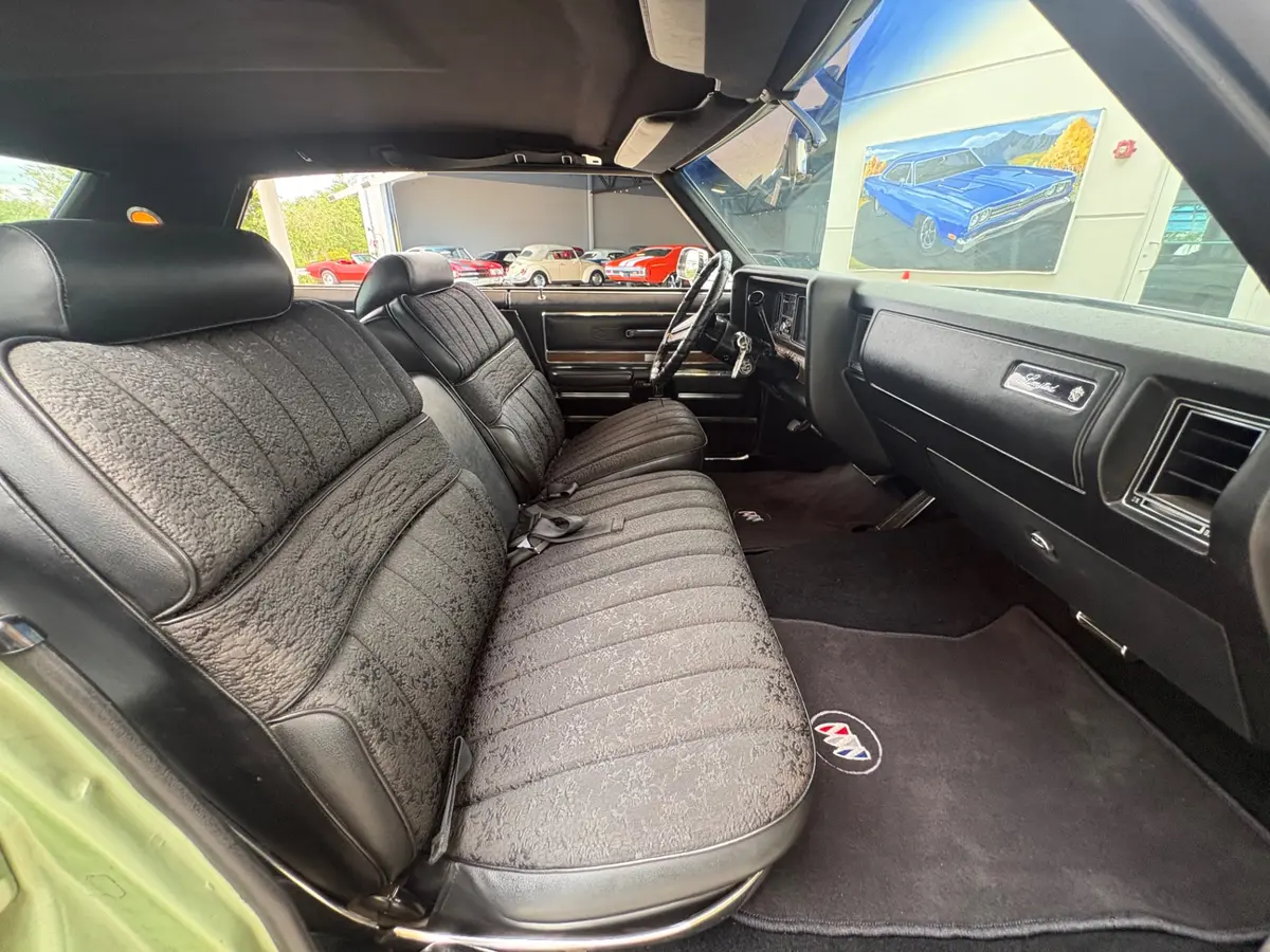 Vehicle photo 49
