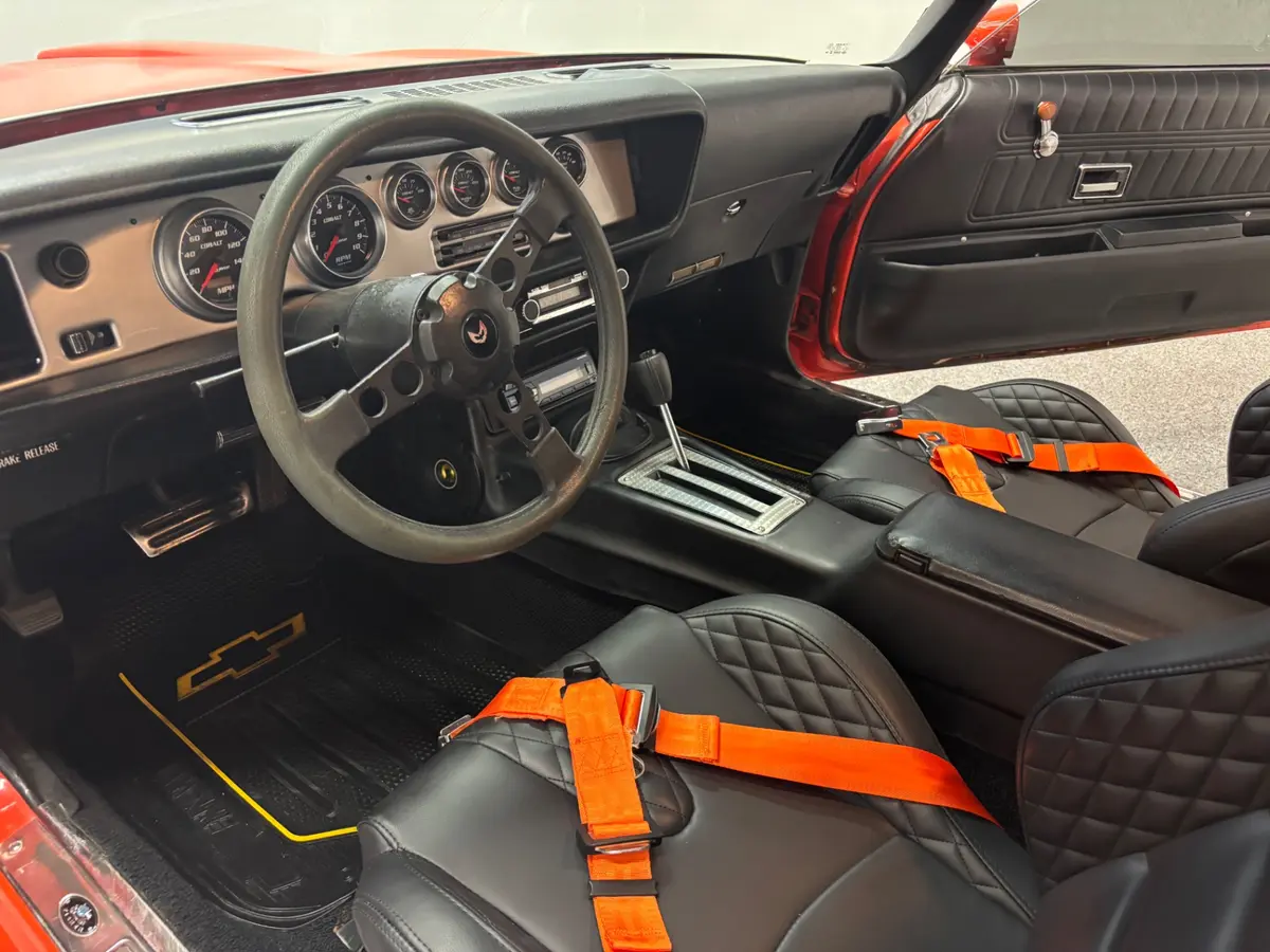 Vehicle photo 22