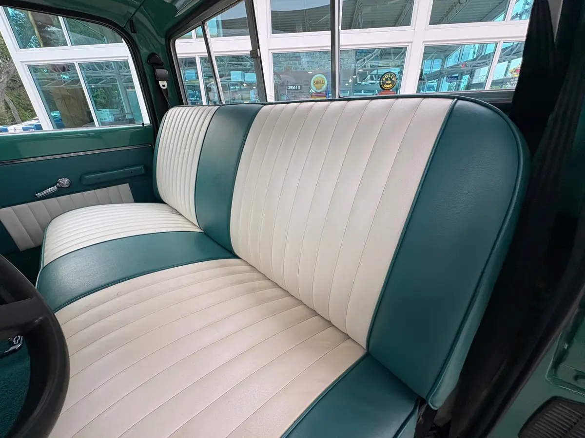 Vehicle photo 38