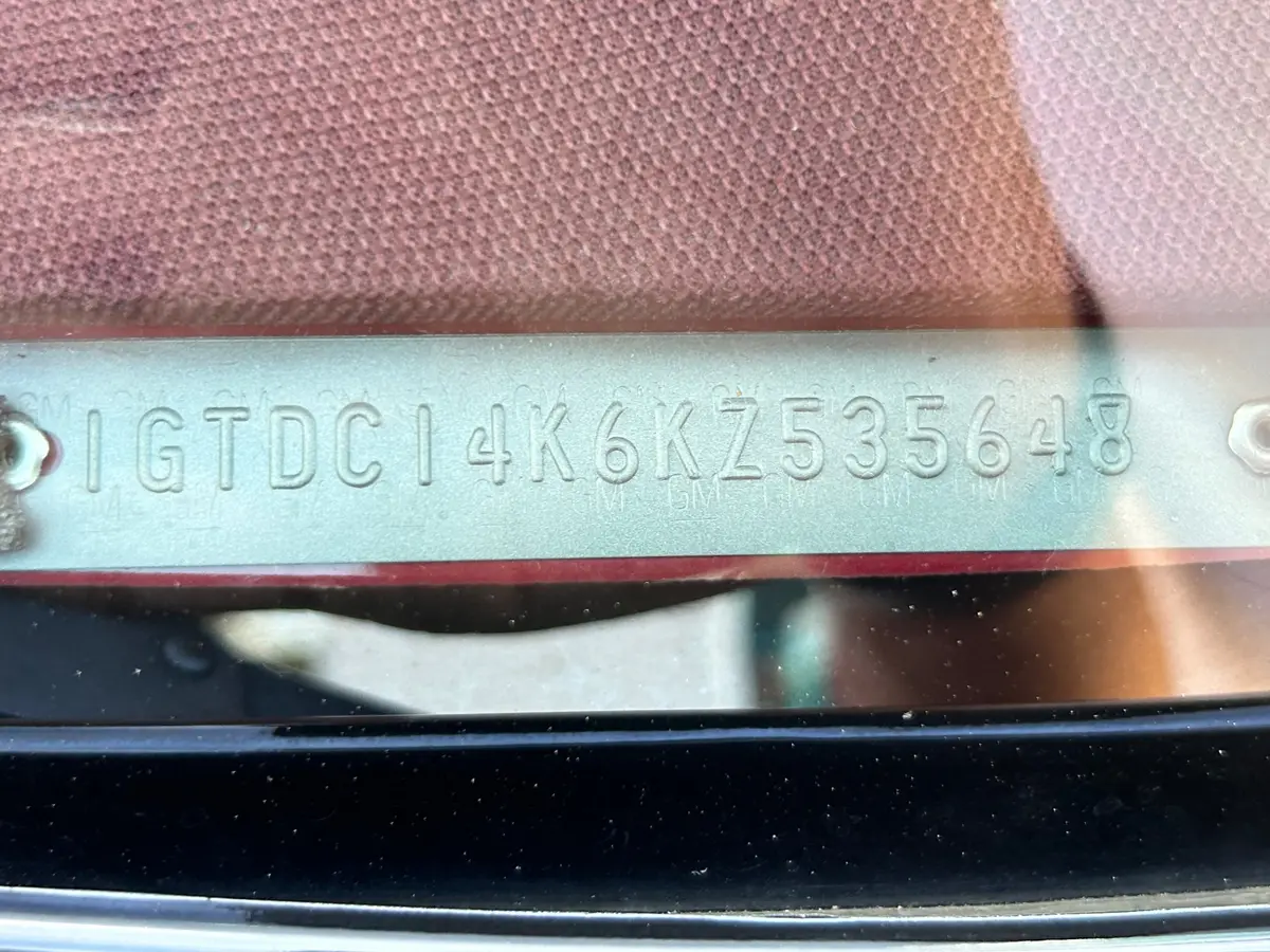 Vehicle photo 13
